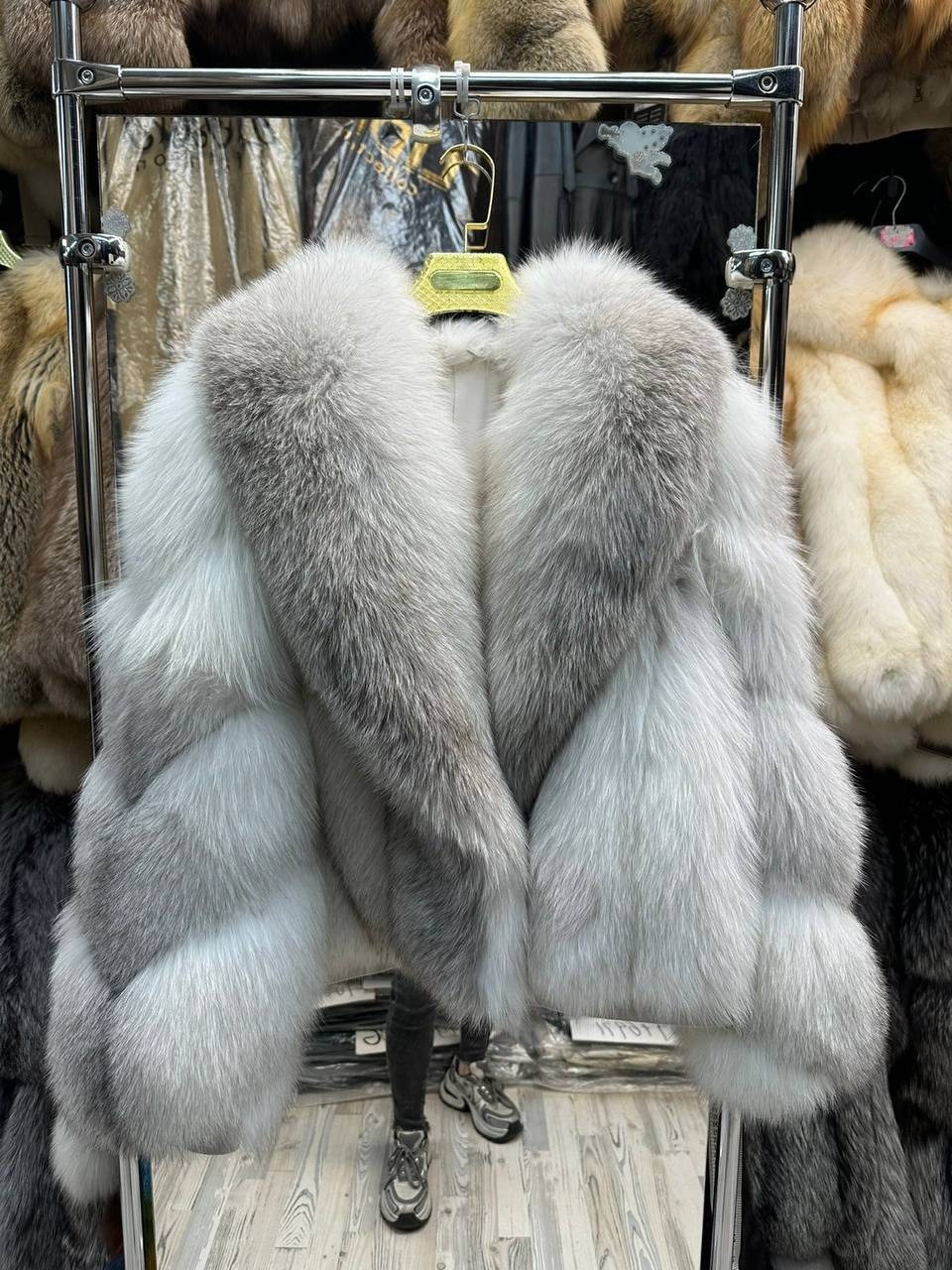 шуба из песца,короткая шуба из белой лисы,женская шуба,короткая шуба из песца,шуба песец короткая