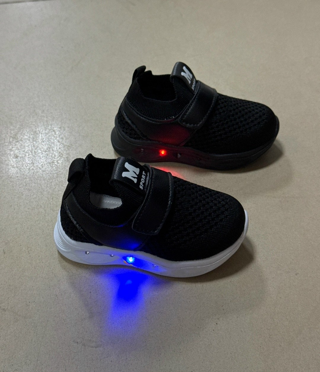 детские кроссовки с подсветкой,детские кроссовки,кроссовки для мальчика и девочки светящиеся,светящиеся кроссовки детские,кроссовки светящиеся