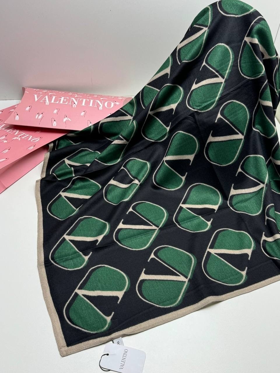 платок valentino шелк,платок valentino,платок брендовый,шелковый платок,женские платки