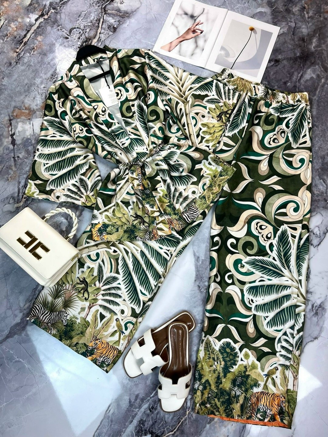 летние костюмы,костюм с принтом,костюм в пижамном стиле,летние наряды,летняя одежда для туризма