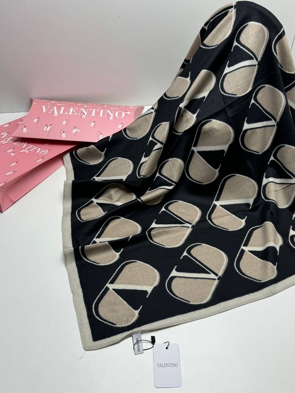 платок valentino шелк,платок valentino,платок брендовый,шелковый платок,женские платки