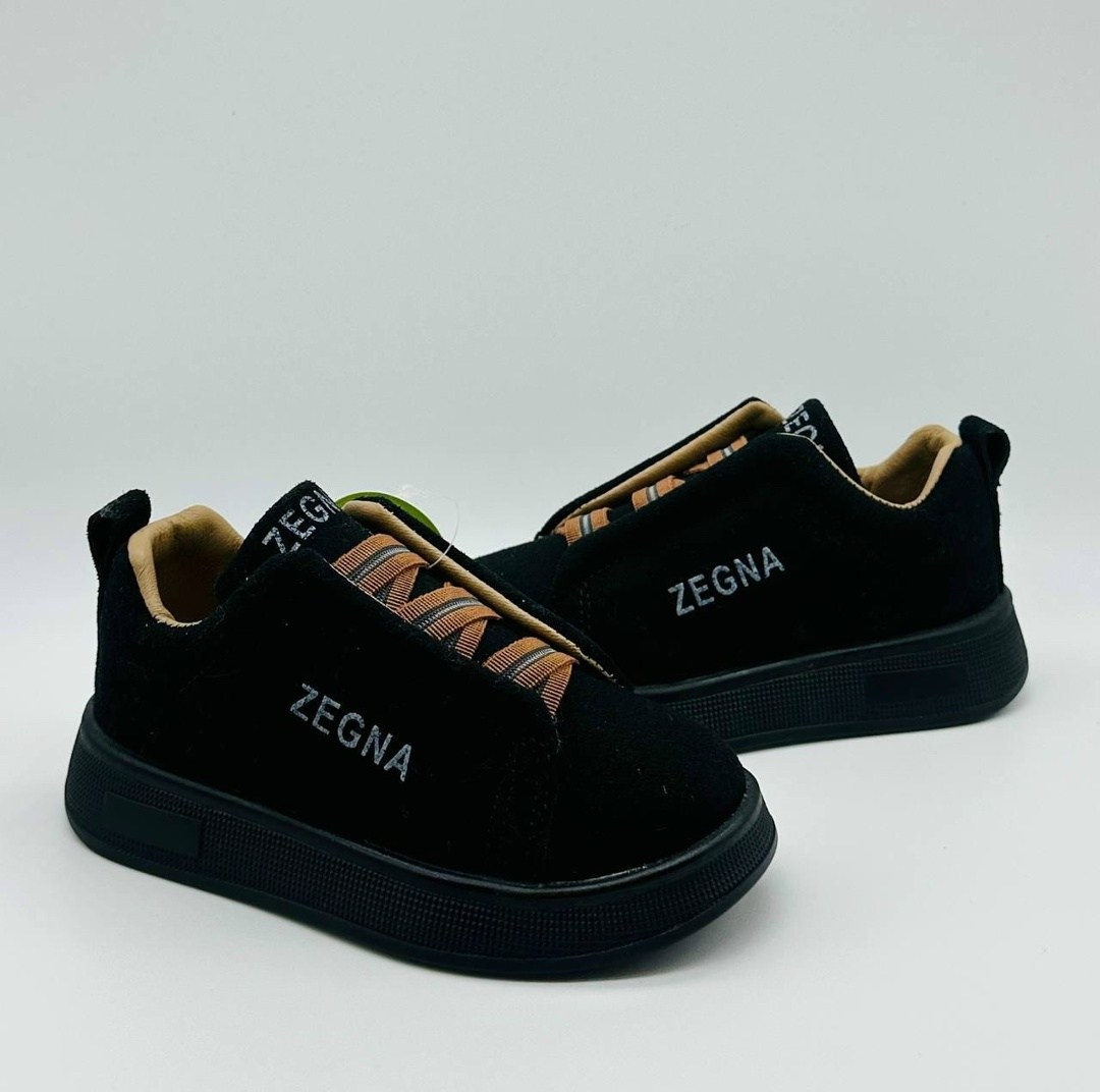 ,женская ,черные кроссовки,обуви,замшевые кроссовки