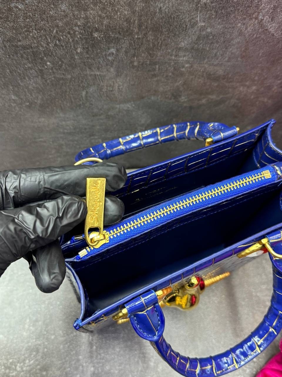 сумка-тоут schiaparelli,сумка schiaparelli,женская сумка schiaparelli,бархатная сумка для глаз schiaparelli premium sense demon,брендовая женская сумка