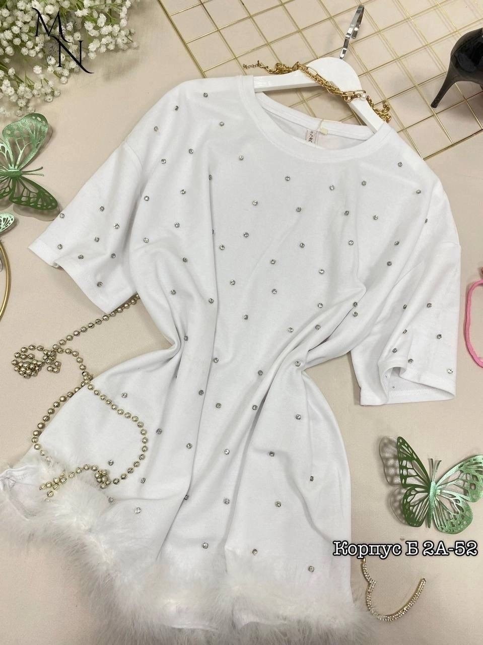 футболка свободная оверсайз хлопок со стразами камнями lux brand,удлиненная футболка модная туника оверсайз со стразами brand mix,удлиненная футболка туника oversize со стразами adelelove,модные образ