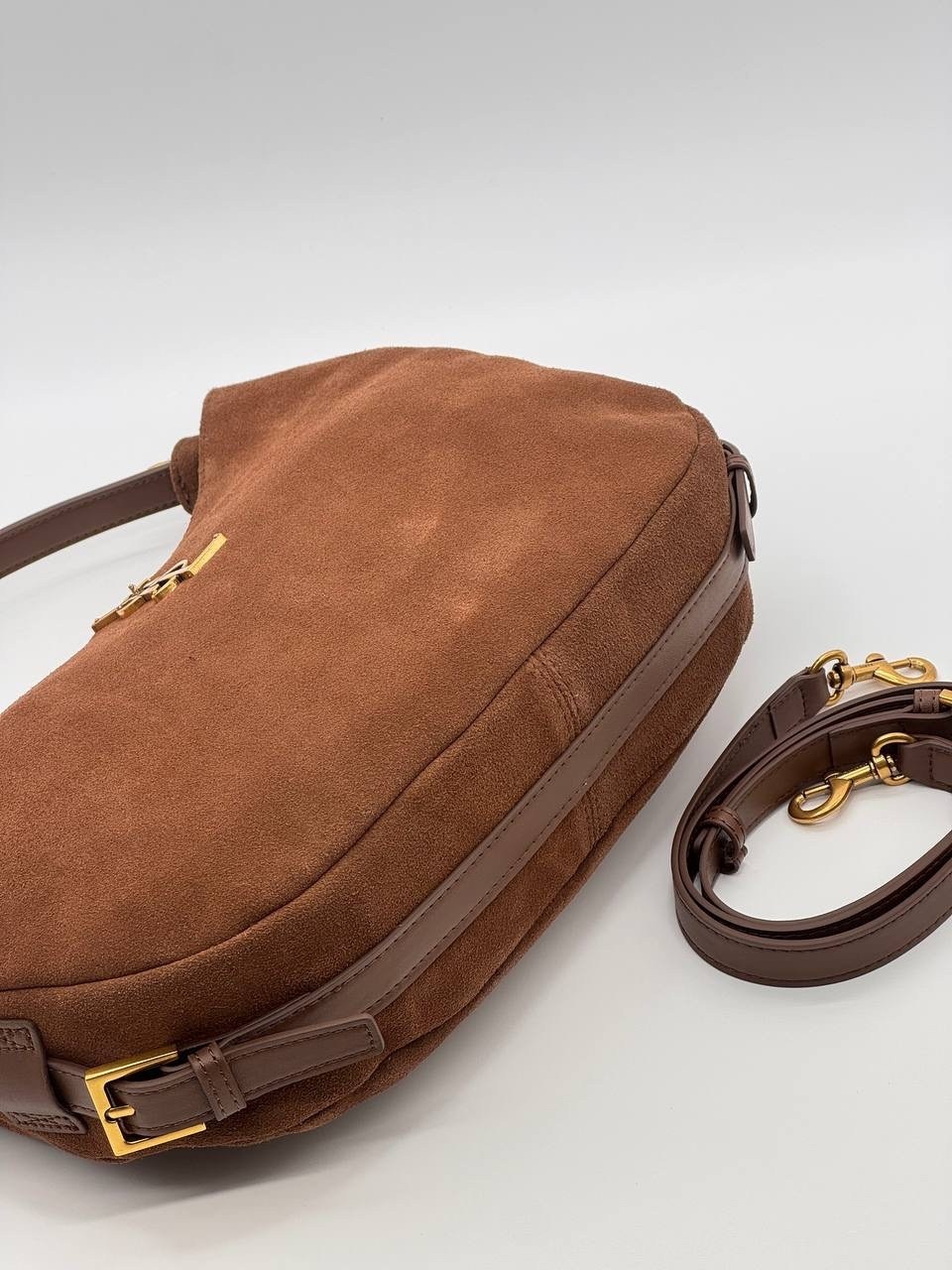 женская замшевая сумка yves saint laurent 37x29 см,кожаная сумка-хобо le 5 à 7 saint laurent коричневый,женская замшевая сумка saint laurent коричневая,yves saint laurent сумка замшевая,замшевая сумка