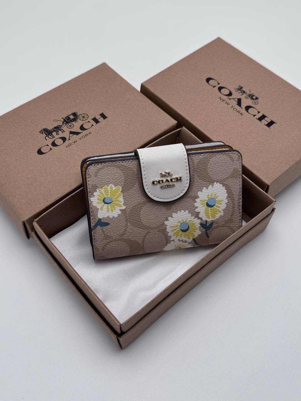 женский кошелек coach,брендовый кошелек coach,брендовый кошелек coach бежевый,coach кошелек,женский кошелек из естественной кожи coach