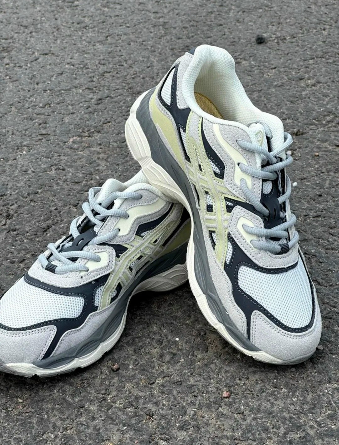 кроссовки asics gel-nyc oyster grey,кроссовки asics gel nyc,кроссовки asics gel,кроссовки asics,кроссовки асикс gel nyc спортивная  asics цвет белый серый кремовый