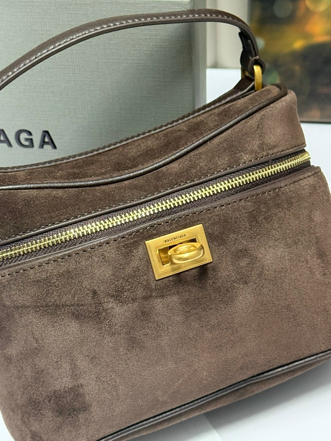 роскошная сумка из замши balenciaga rodeo,женская замшевая сумка balenciaga коричневая 35х23,сумка в образе balenciaga размер 35 х 25 x 10 см замша,сумка balenciaga,balenciaga сумка натуральная замша