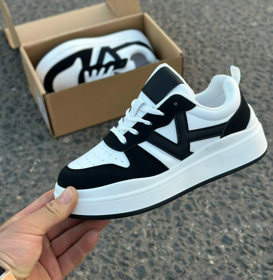 ,женские кроссовки,кроссовки модные,кроссовки,повседневные кроссовки