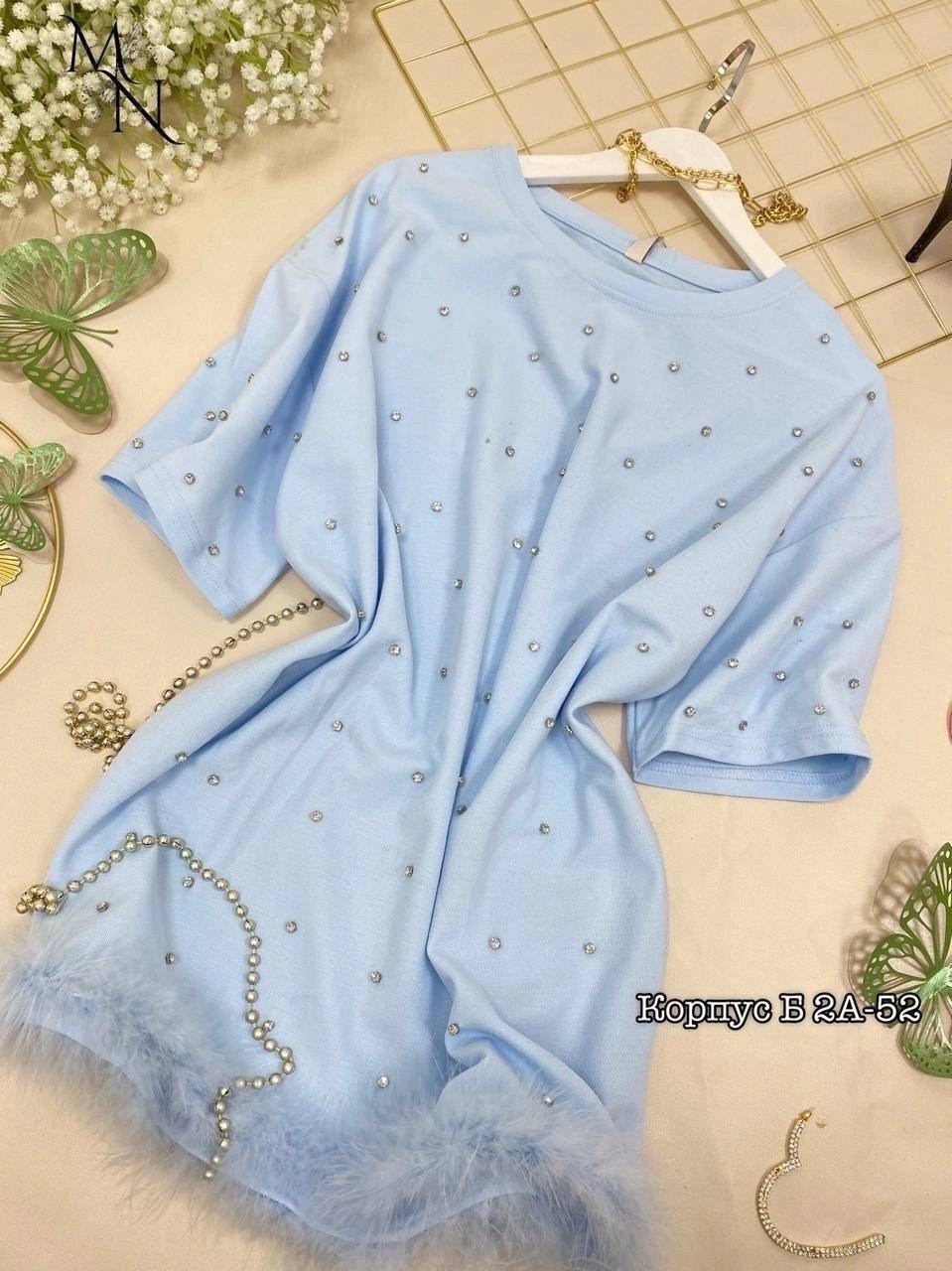 футболка свободная оверсайз хлопок со стразами камнями lux brand,удлиненная футболка модная туника оверсайз со стразами brand mix,удлиненная футболка туника oversize со стразами adelelove,модные образ