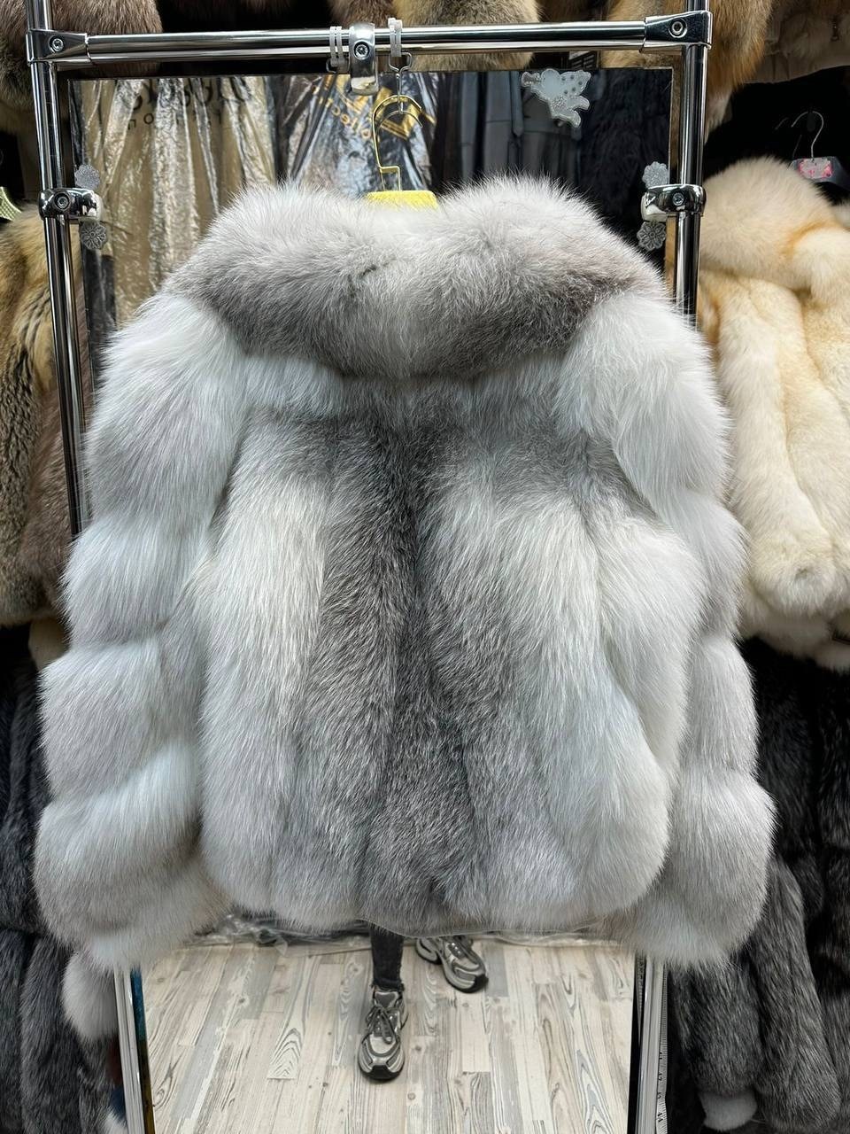 шуба из песца,короткая шуба из белой лисы,женская шуба,короткая шуба из песца,шуба песец короткая