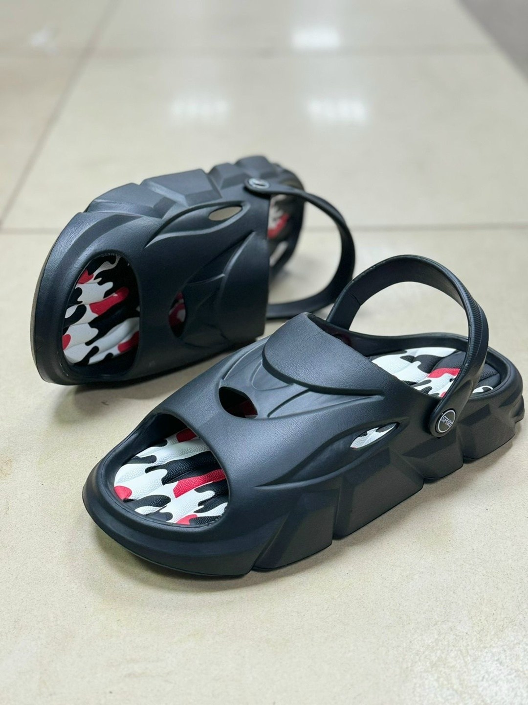 ,модные шлепанцы,пляжные сандалии,шлепанцы летние,шлепанцы мужские