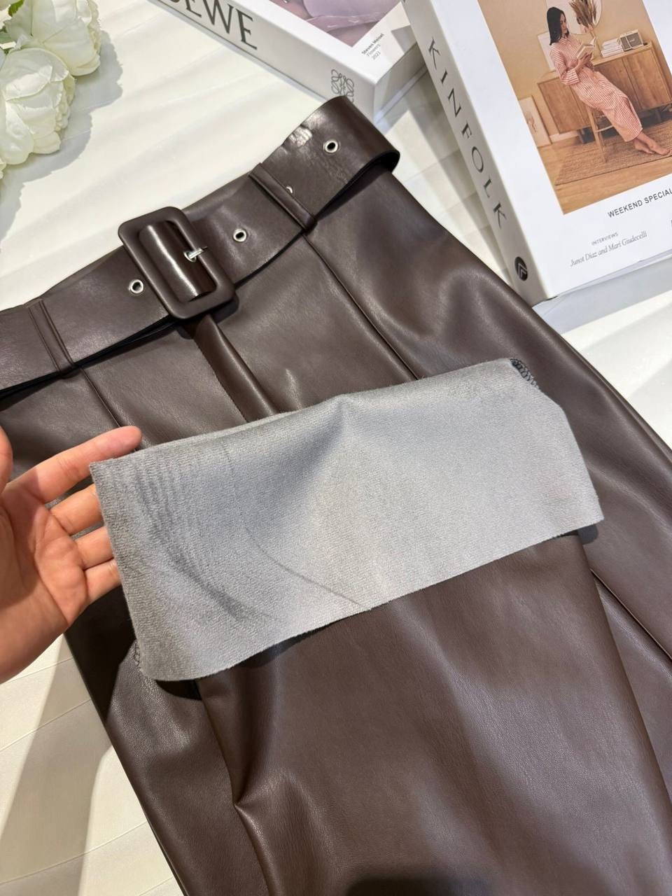 женские расклешенные брюки из искусственной кожи,женские кожаные брюки,кожаные брюки,кожаные брюки клеш,кожаные штаны клеш зара