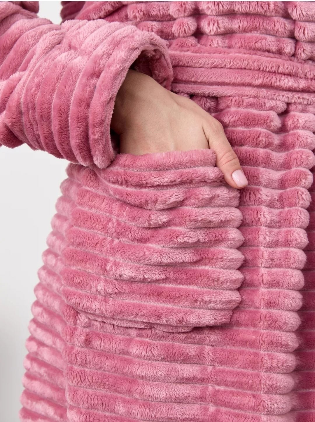 халат женский махровый,нежно-розовый теплый халат из велсофта с капюшоном,халат розовый,озон женские махровые халаты,халат женский махровый с капюшоном
