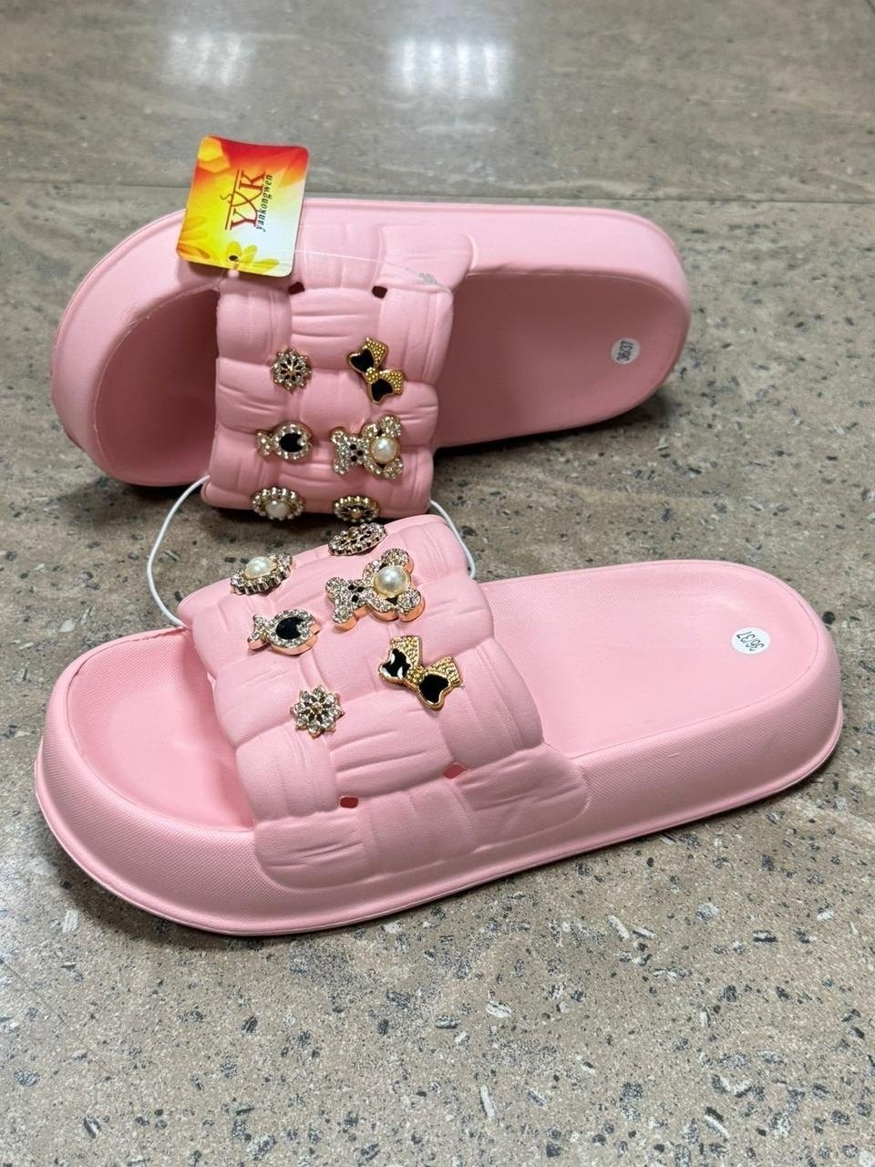 ,шлепанцы женские,модные тапочки,летние тапочки,женские тапки