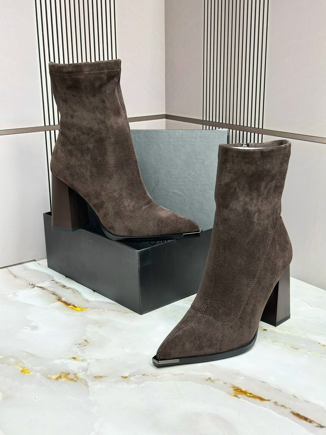 ,женские ботильоны,женская ,замшевые ботильоны,остроносые женские ботильоны из замши