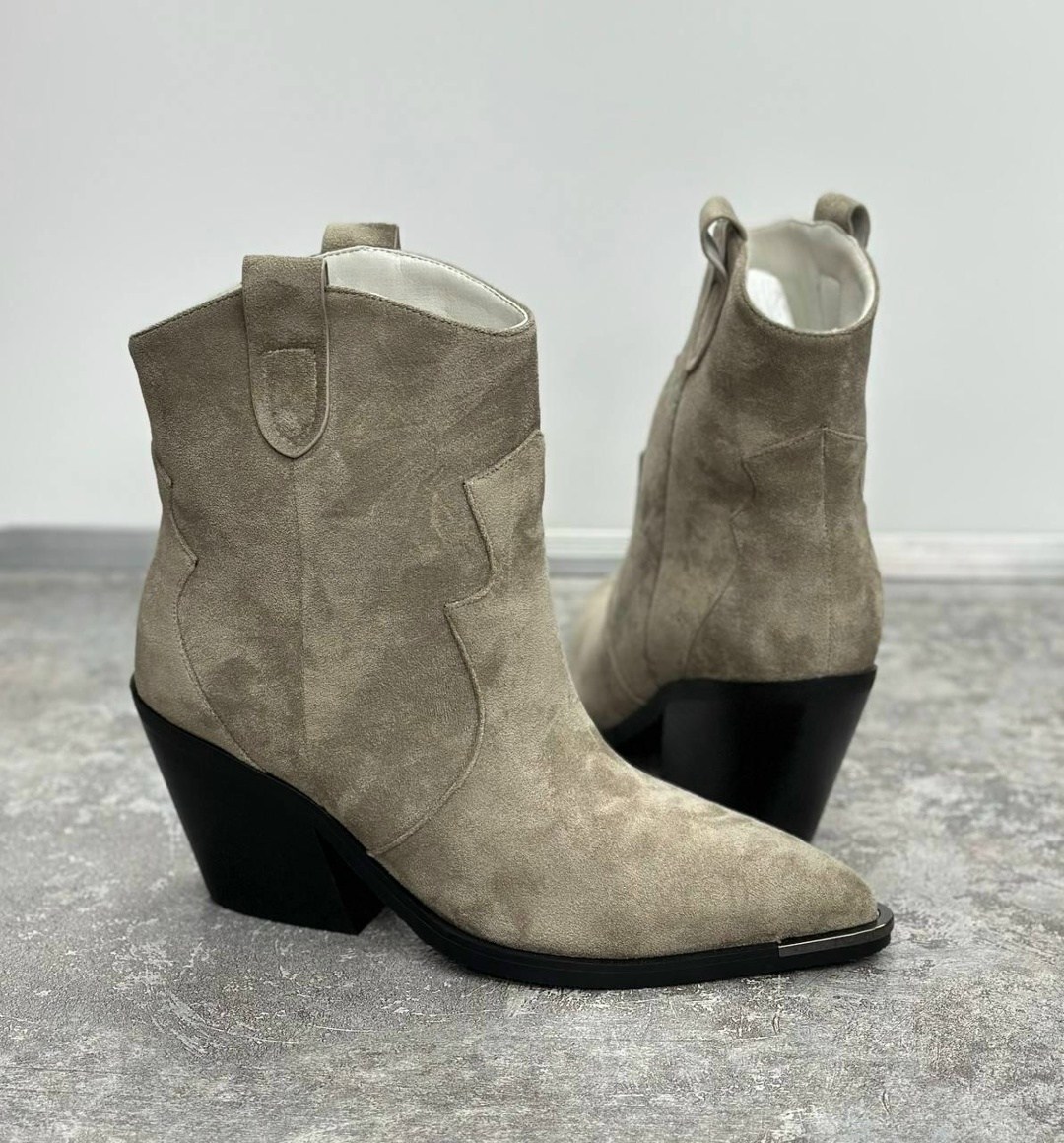 ,ковбойские замшевые ботильоны dewina isabel marant бежевый,женские классические замшевые ботинки челси,сапоги изабель марант казаки,сапоги казаки женские замшевые
