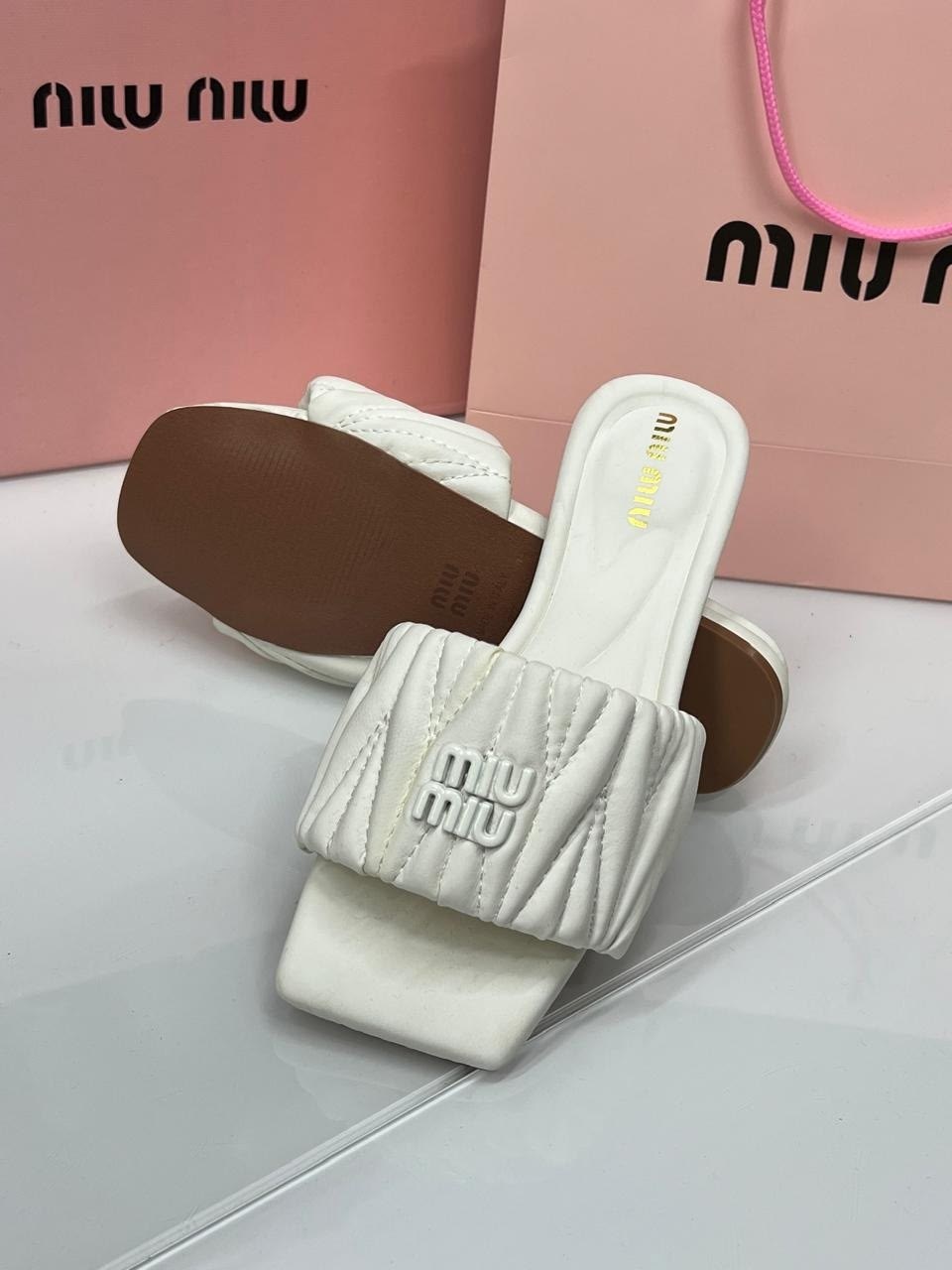 шлепанцы miu miu,,шлепанцы женские,кожаные шлепанцы miu miu,тапочки miu miu