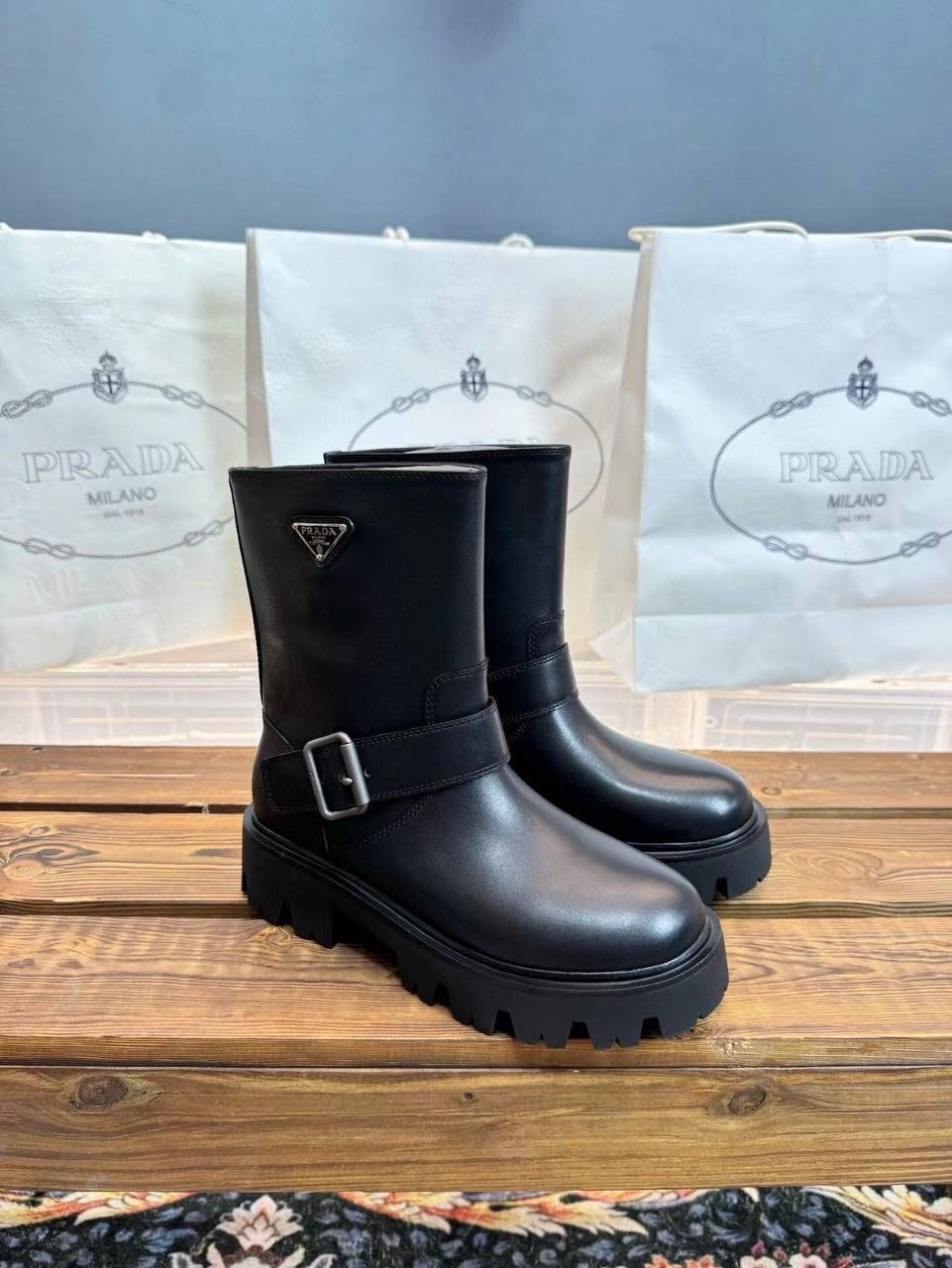 ботинки prada,комбинированные ботинки прада,женские ботинки prada,,полусапоги prada
