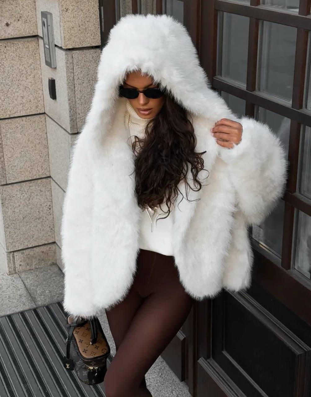 шуба с капюшоном из эко песца romana furs,белая шуба,шуба,шуба искусственная