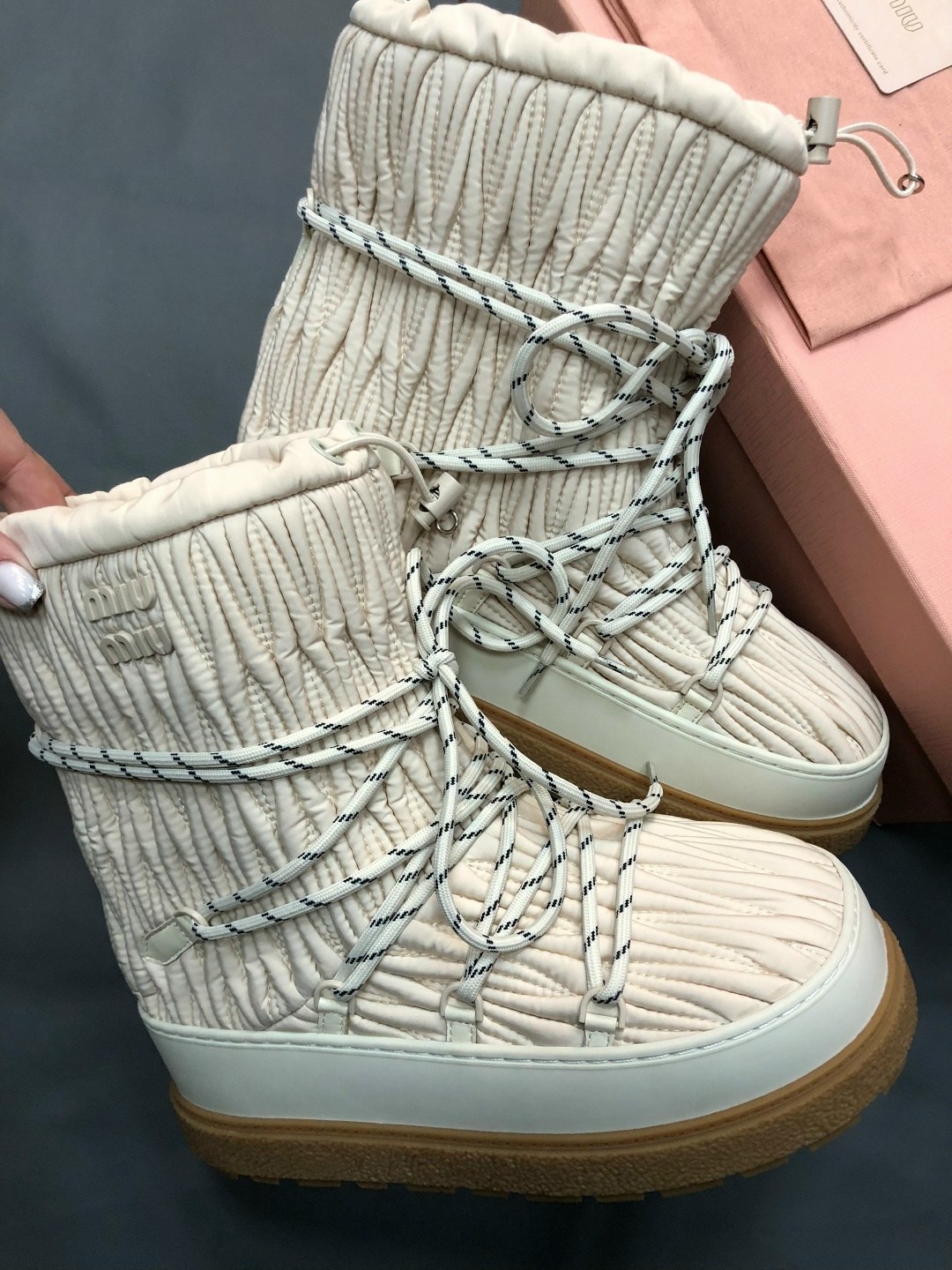 женские высокие луноходы miu miu молочные,луноходы женские,женские луноходы miu miu молочные,женские брендовые луноходы,женские брендовые бежевые луноходы