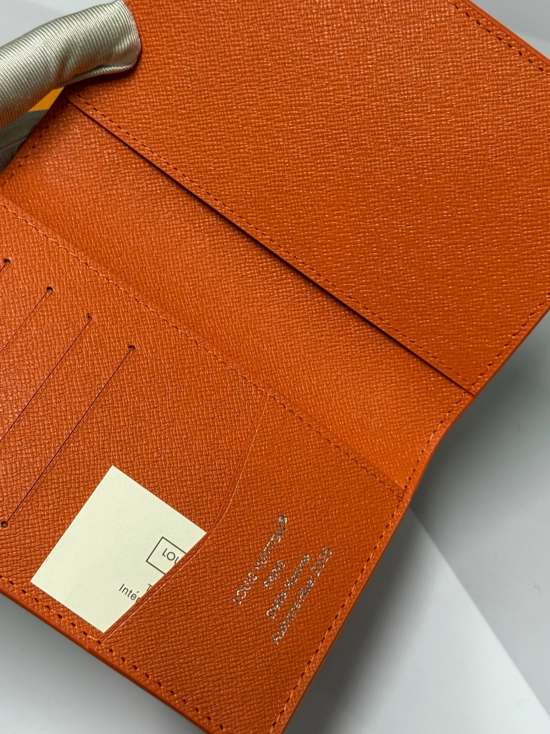 обложка для паспорта louis vuitton,louis vuitton кошелек,кошелек женский луи виттон,кошелек луи виттон,модный кошелек повседневная louis vuitton