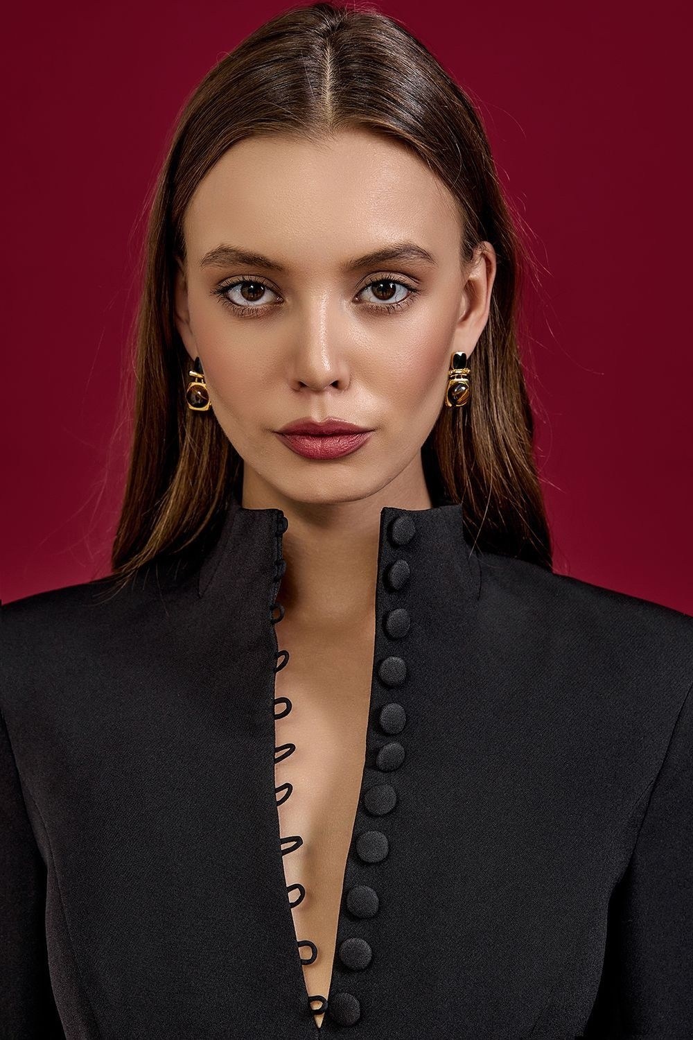 приталенное платье-жакет мини с высоким воротником,платье пиджак,мини платье,черное платье жакет,платье стильное