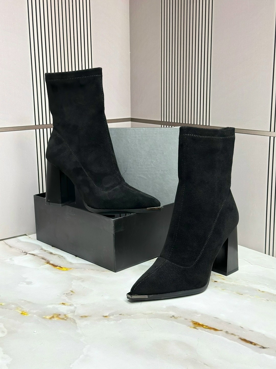 ,женские ботильоны,женская ,замшевые ботильоны,остроносые женские ботильоны из замши