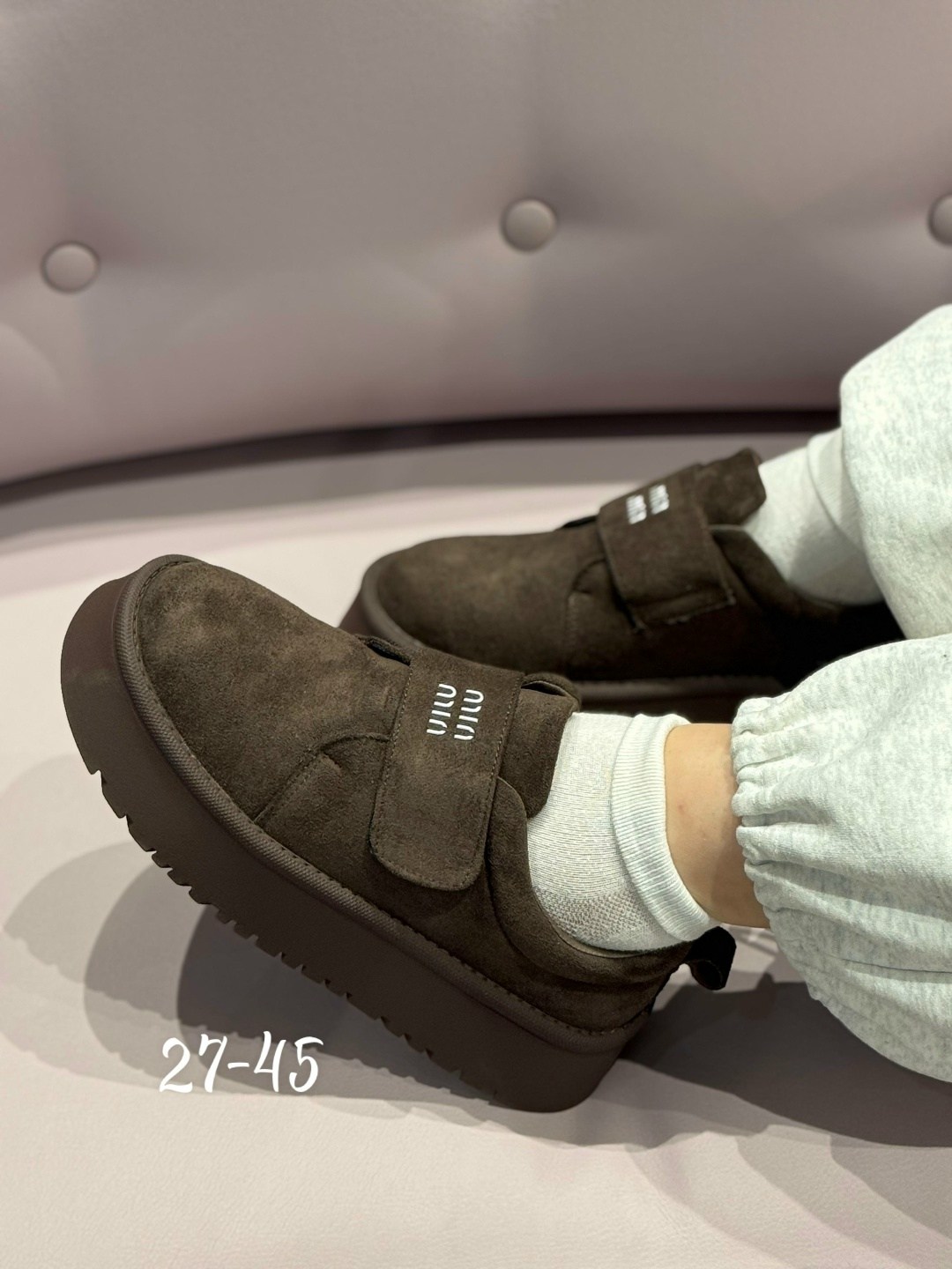 ,замшевые лоферы miu miu на высокий подошве и фирменной фурнитурой,женская ,лоферы замш,модная женская