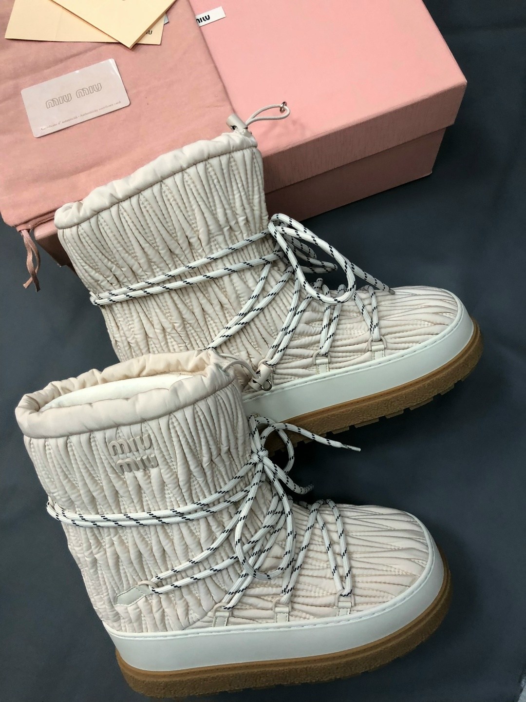 женские высокие луноходы miu miu молочные,луноходы женские,женские луноходы miu miu молочные,женские брендовые луноходы,женские брендовые бежевые луноходы