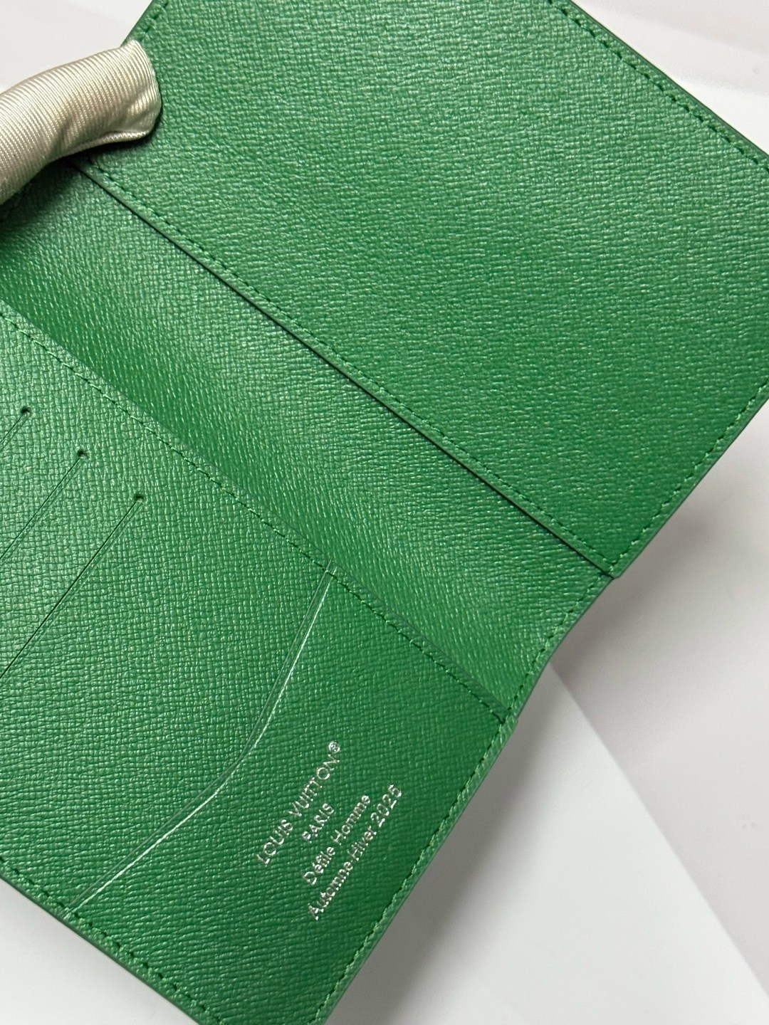 обложка для паспорта louis vuitton,louis vuitton кошелек,кошелек женский луи виттон,кошелек луи виттон,модный кошелек повседневная louis vuitton