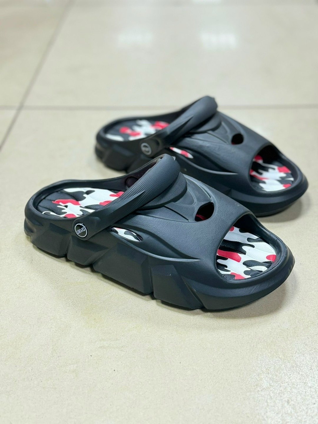 ,модные шлепанцы,пляжные сандалии,шлепанцы летние,шлепанцы мужские