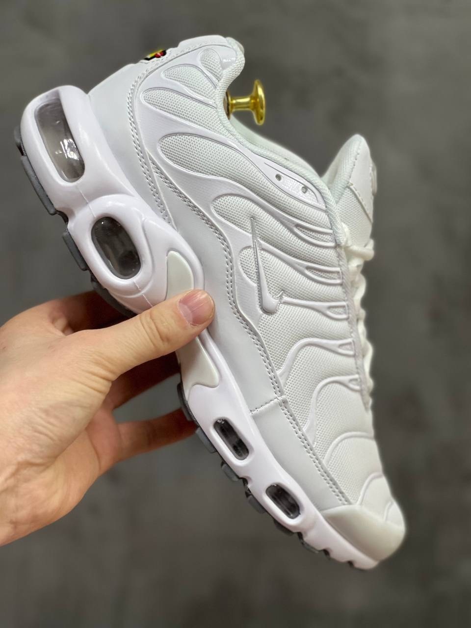 nike air max plus tn white,кроссовки nike air max plus tn,кроссовки nike air max plus,nike air max plus tn мужские кроссовки белые,мужские кроссовки nike air max tn plus