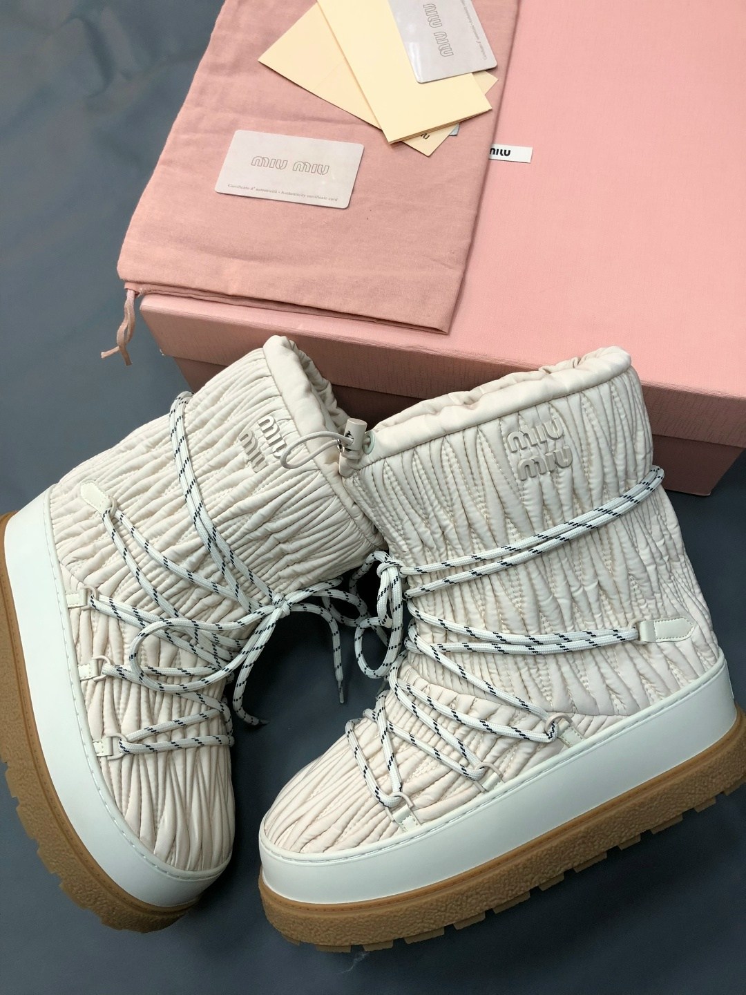 женские высокие луноходы miu miu молочные,луноходы женские,женские луноходы miu miu молочные,женские брендовые луноходы,женские брендовые бежевые луноходы