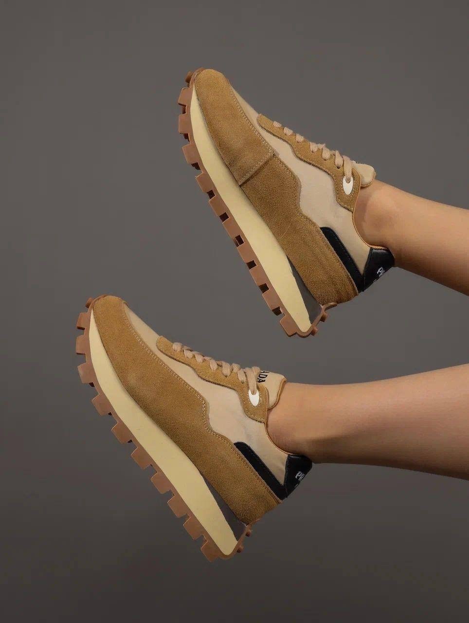 ,женские кроссовки,кроссовки бежевые,повседневные кроссовки,кроссовки