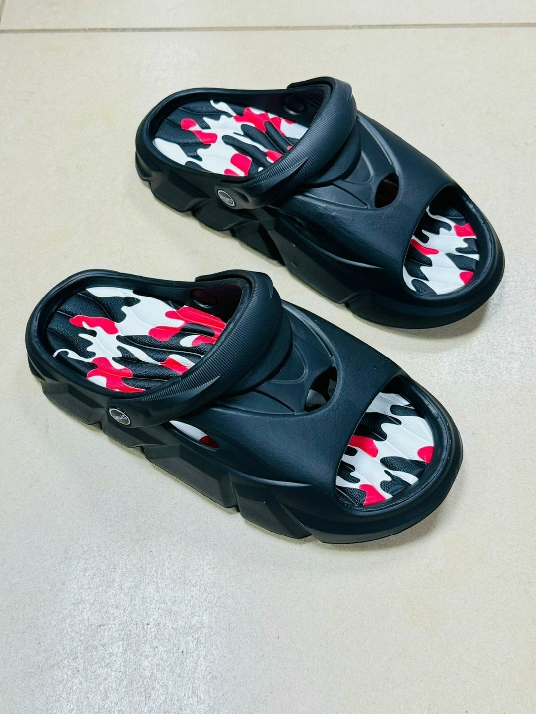 ,модные шлепанцы,пляжные сандалии,шлепанцы летние,шлепанцы мужские