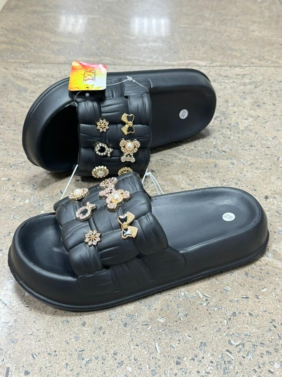 ,шлепанцы женские,модные тапочки,летние тапочки,женские тапки