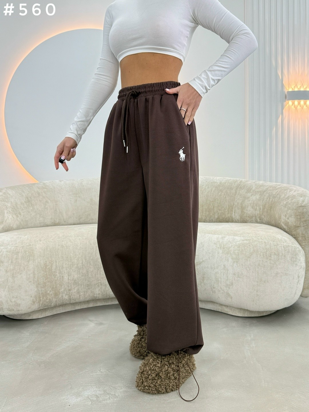 широкие спортивные штаны с низкой посадкой edikted brenna коричневый,штаны модные,широкие брюки,спортивные брюки,брюки повседневные спортивные