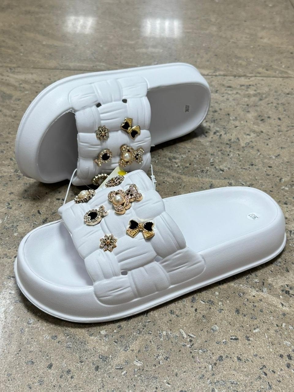 ,шлепанцы женские,модные тапочки,летние тапочки,женские тапки