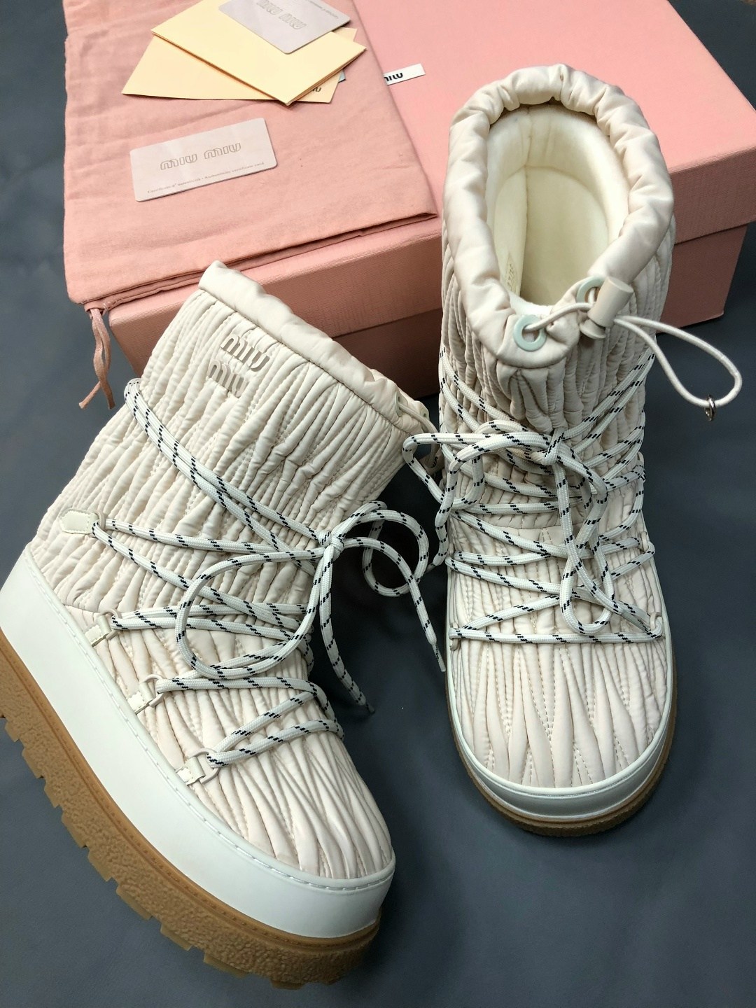 женские высокие луноходы miu miu молочные,луноходы женские,женские луноходы miu miu молочные,женские брендовые луноходы,женские брендовые бежевые луноходы