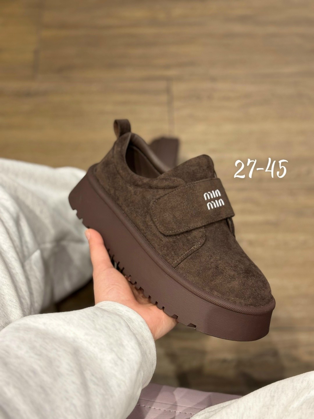 ,замшевые лоферы miu miu на высокий подошве и фирменной фурнитурой,женская ,лоферы замш,модная женская