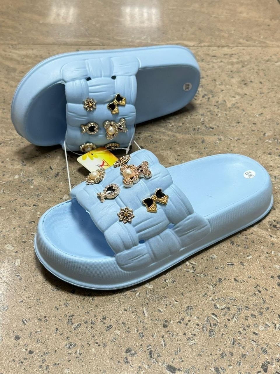 ,шлепанцы женские,модные тапочки,летние тапочки,женские тапки