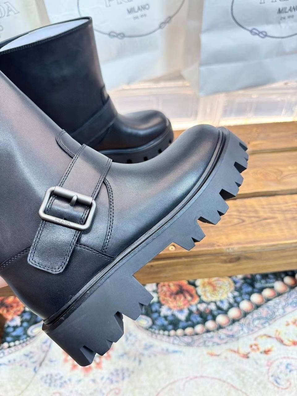 ботинки prada,комбинированные ботинки прада,женские ботинки prada,,полусапоги prada