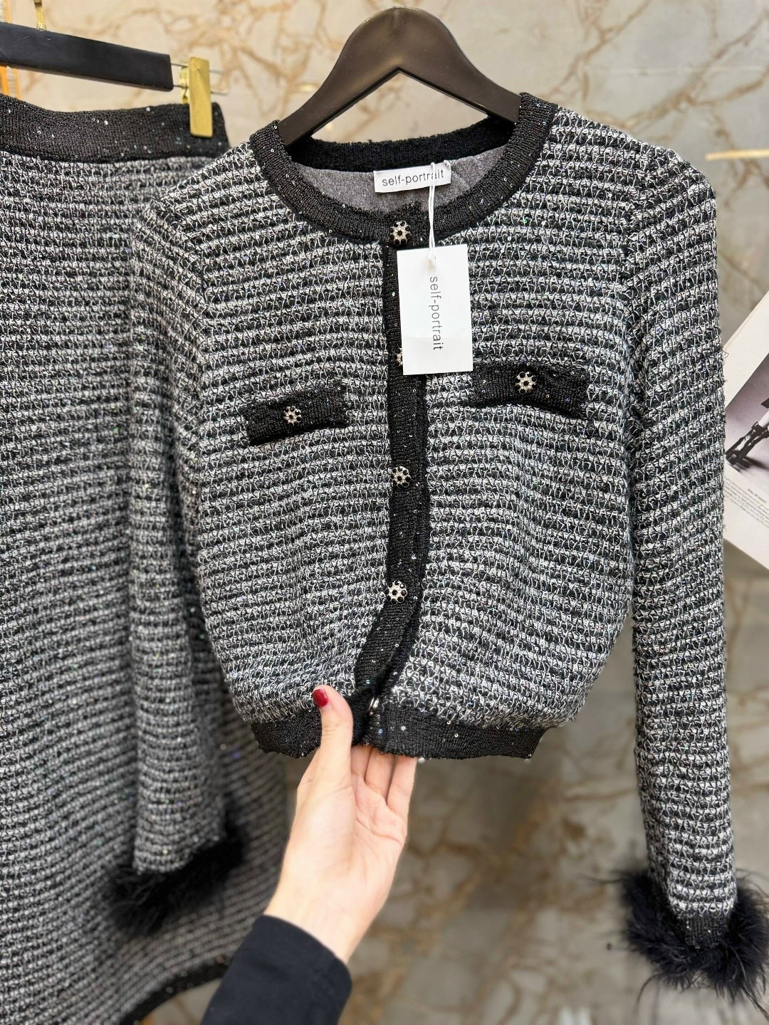 женский клетчатый твидовый костюм,женский твидовый костюм из двух предметов,твидовый костюм коко шанель,твидовый костюм,твидовый костюм с юбкой