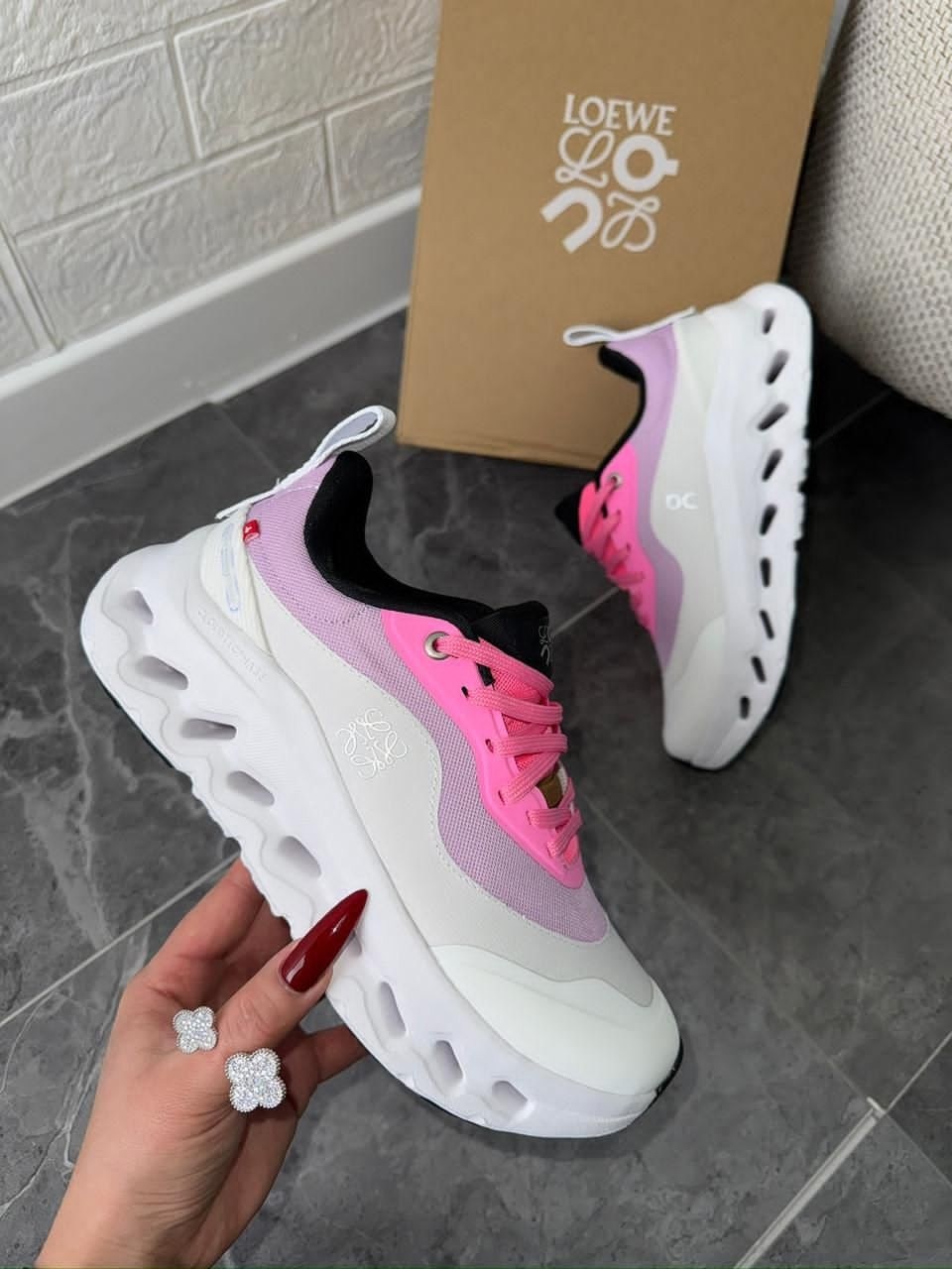 кроссовки женскиe,модные кроссовки,стильные женские кроссовки,кроссовки,чёрные кроссовки