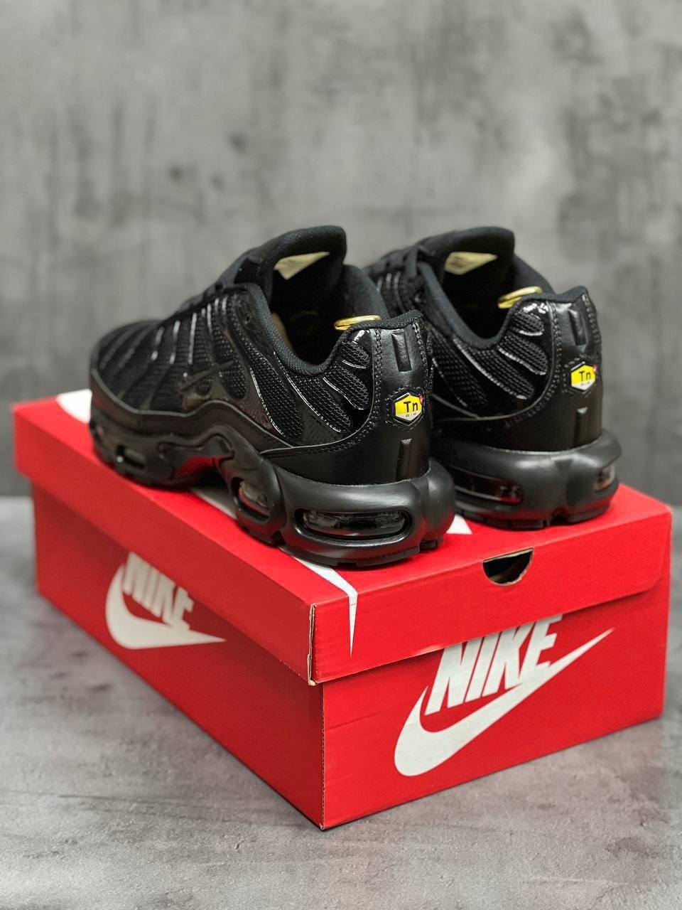 кроссовки nike air max tn plus,nike air max tn plus black,мужские кроссовки nike air max tn plus,кроссовки nike air max tn,nike air max tn plus