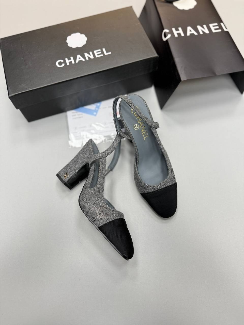 босоножки chanel,туфли chanel,босоножки шанель оригинал,chanel сандалии открытой пяткой,босоножки на каблуке chanel чёрные