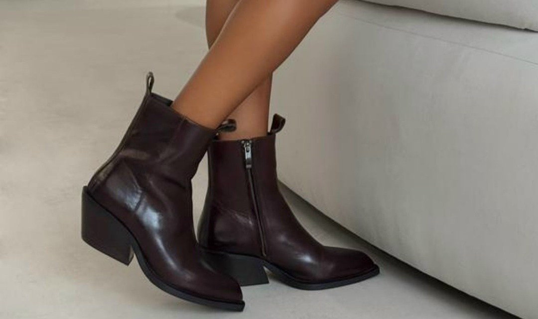 ботильоны казаки,казаки женские,ботильоны zara leather heeled cowboy ankle, чёрный,кожаные ботильоны,черные кожаные ботильоны челси со скошенными каблуками asos design