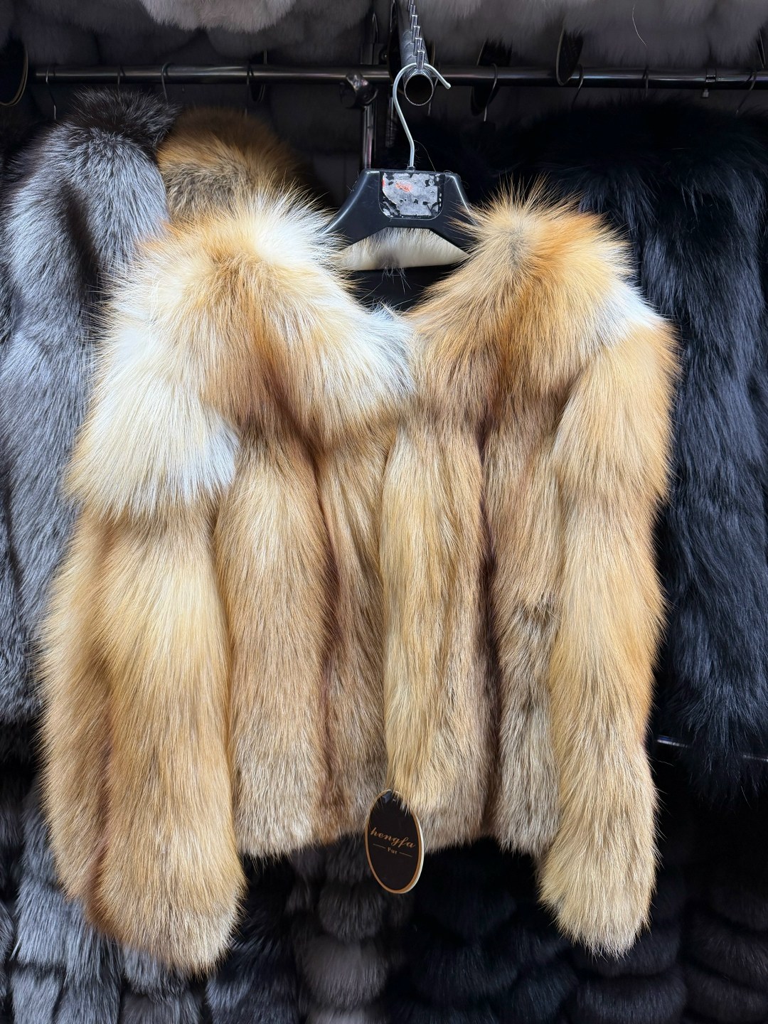 шуба из лисы,короткая шуба из лисы,полушубок из лисы,женская шуба с длинным рукавом из натурального красного лисьего меха,лисья шуба