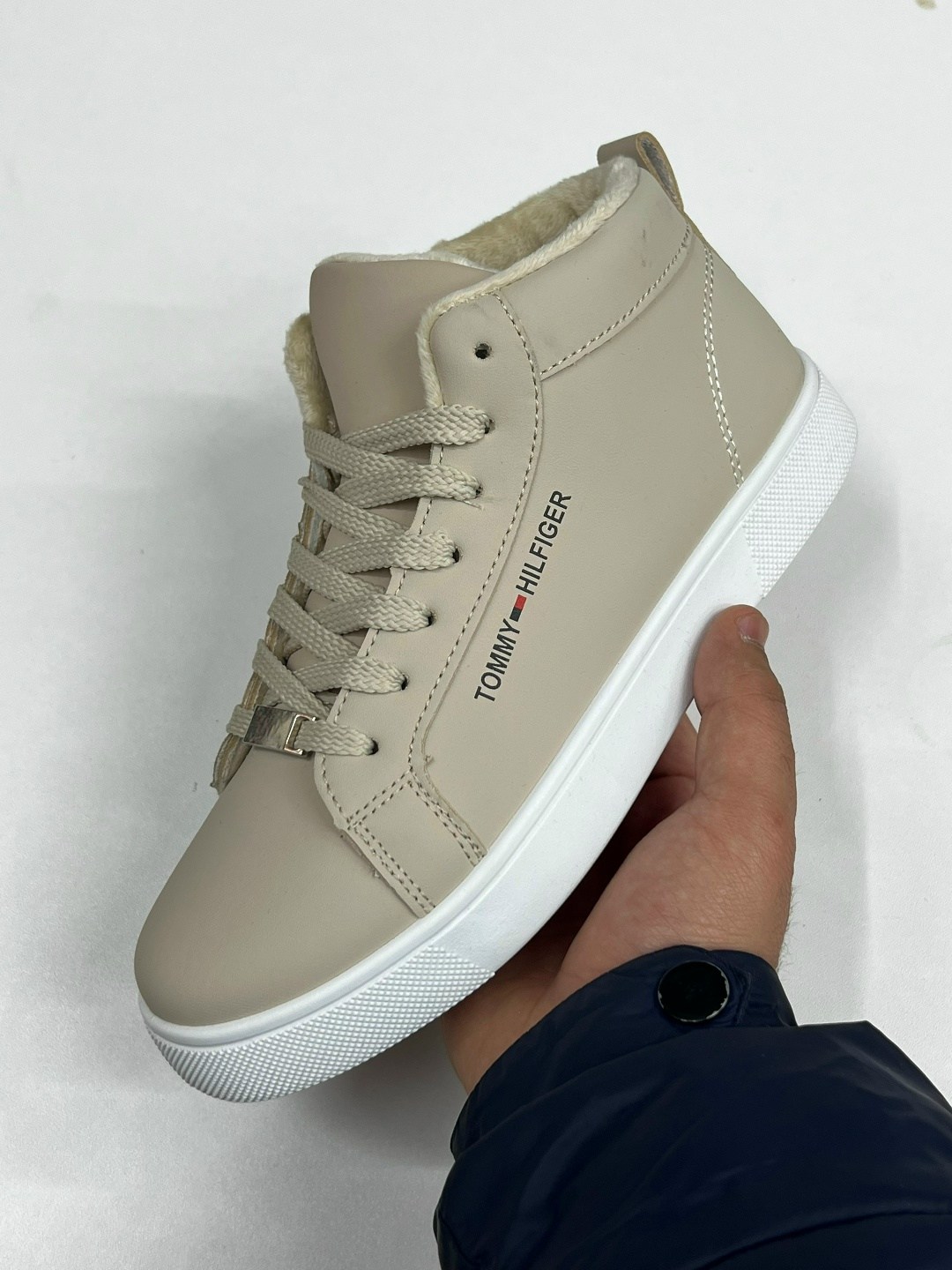 ,мужские высокие кроссовки,спортивная , мужская,обуви